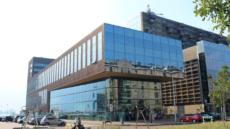 Het gebouw van Rijnmond in de Lloydstraat